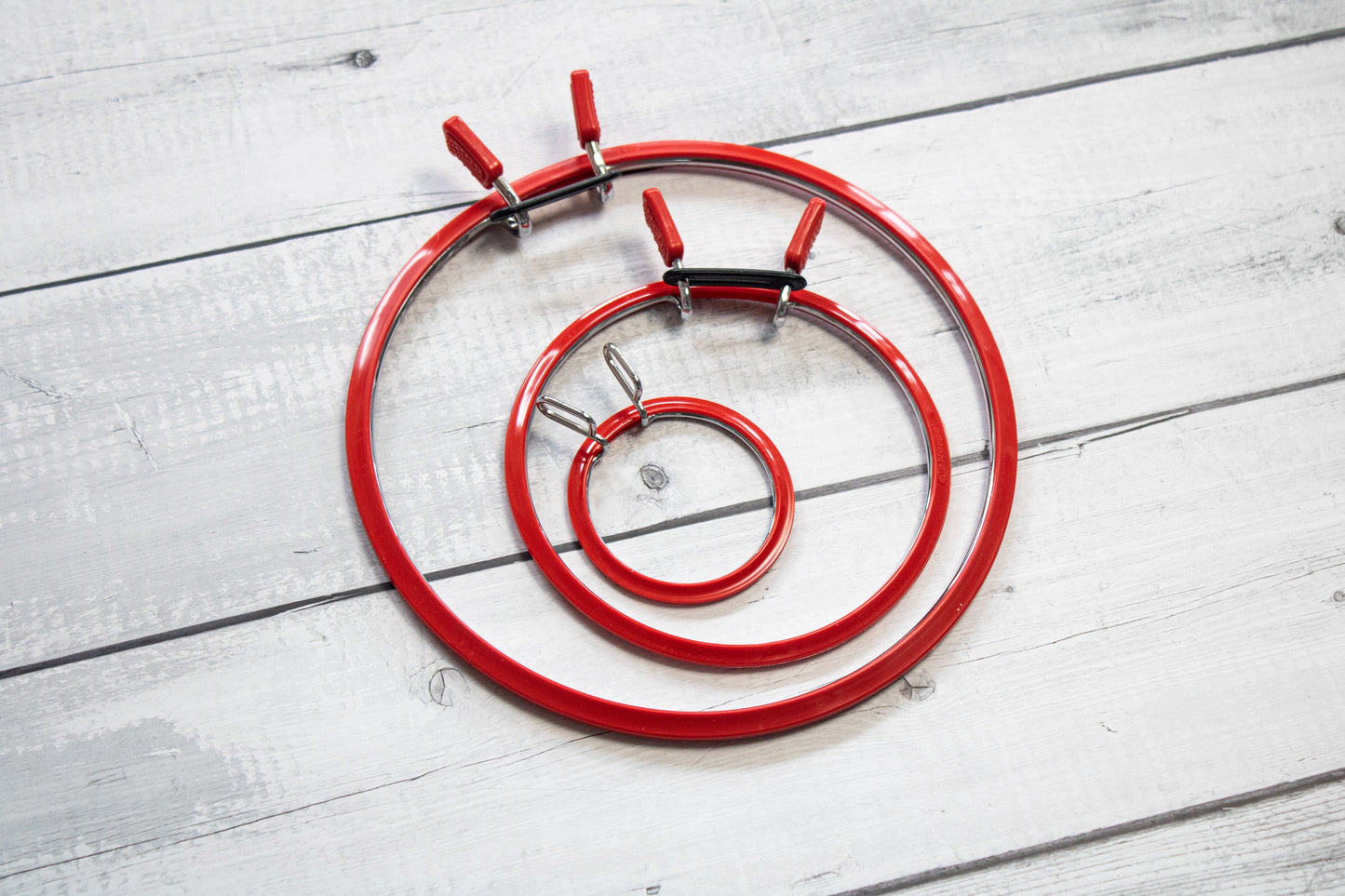 Cerc pentru Broderie Rotund de Culoarea Roșie din Metal, 160-3