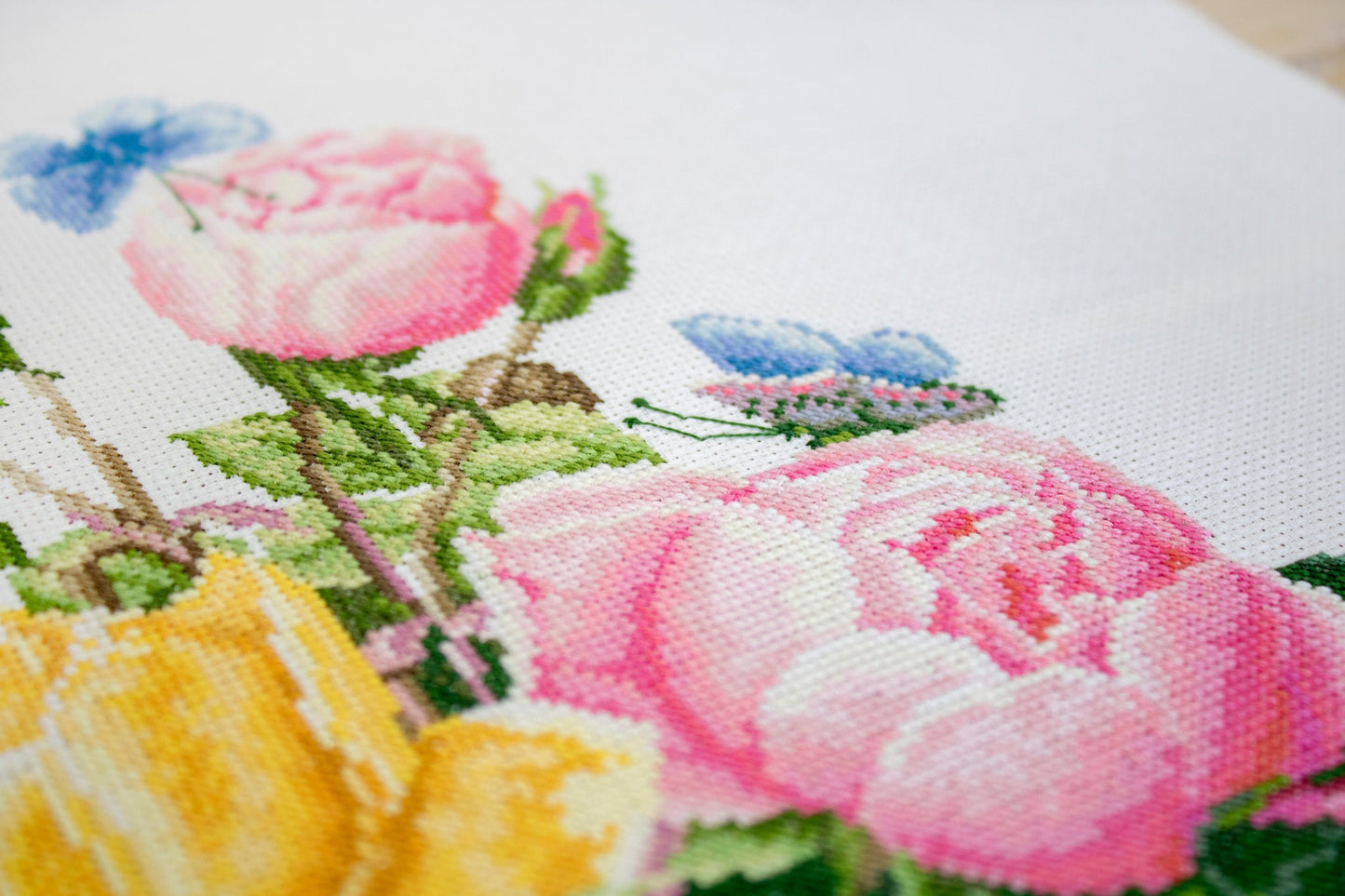 Cross stitch kit Luca-S - BU4003 Yellow roses and Bengal roses