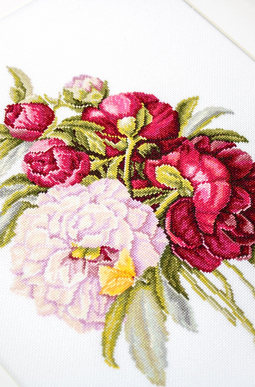 Cross stitch kit Luca-S - B2354 Bouquet of peonies
