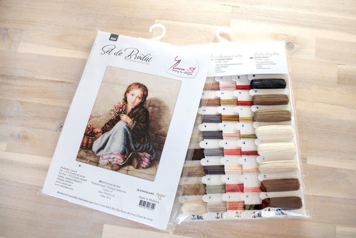 Cross stitch kit Luca-S - B513 The Flower Seller
