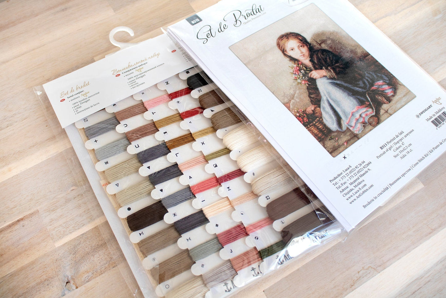 Cross stitch kit Luca-S - B513 The Flower Seller
