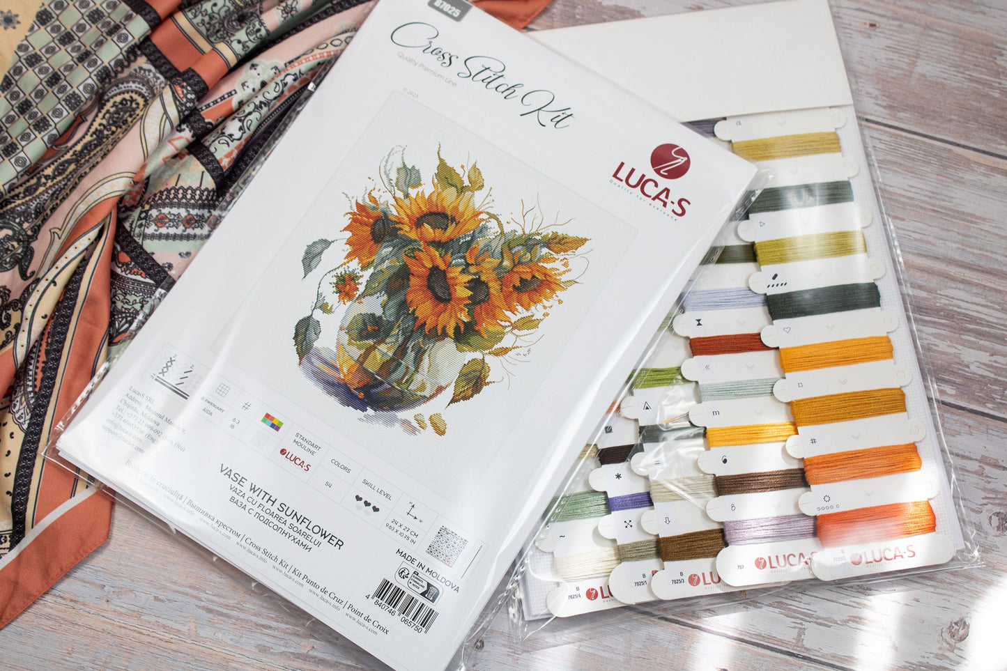 Cross stitch kit Luca-S - Sunflower Vase, B7025
