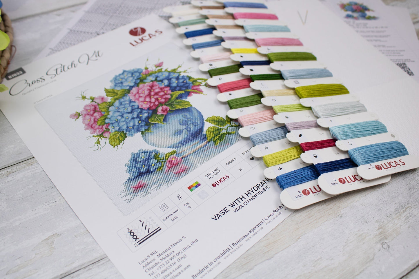 Cross stitch kit Luca-S - Vase with Hydrangea, B7033