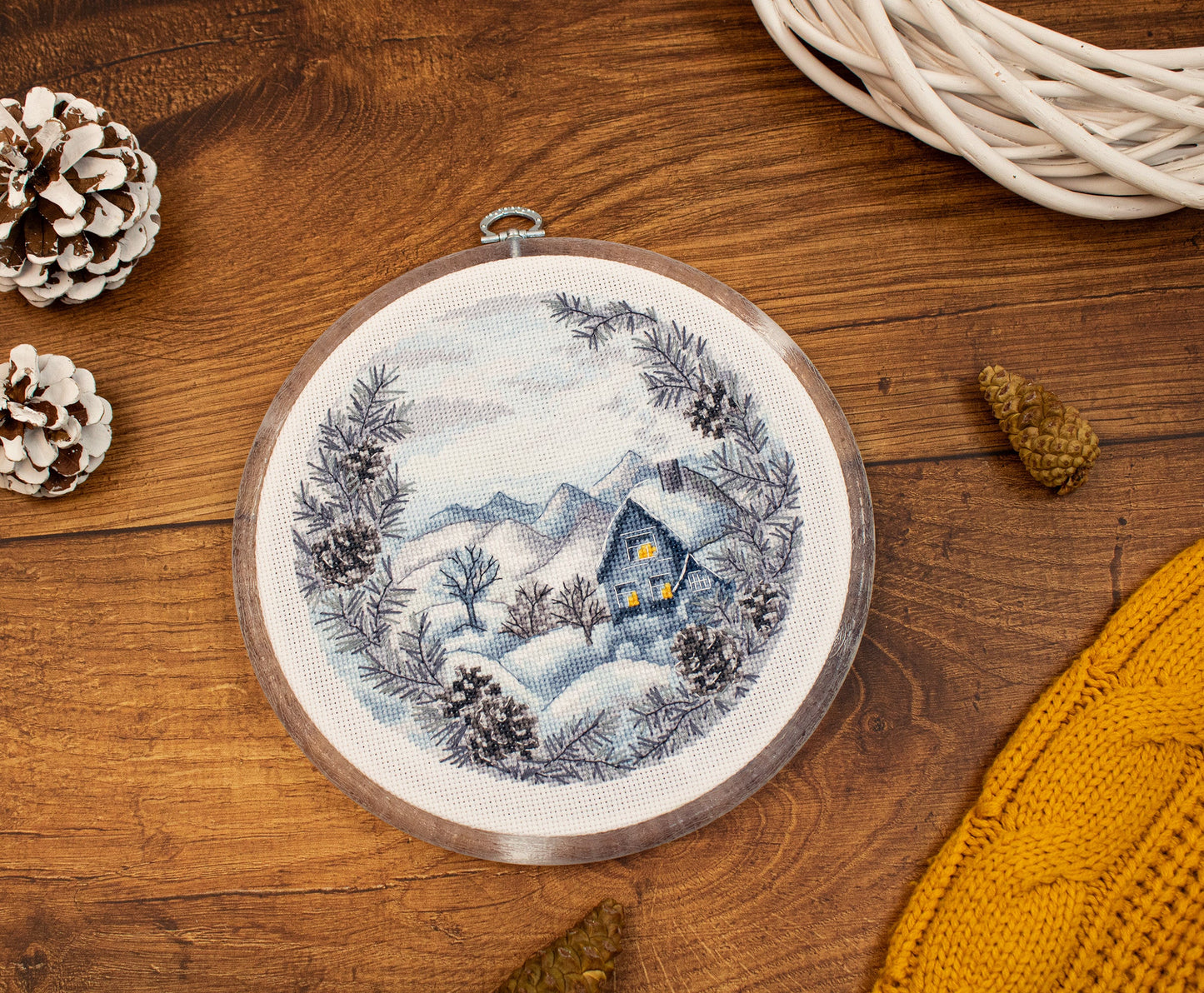 Cross stitch embroidery set with embroidery hoop included - Winter BC218