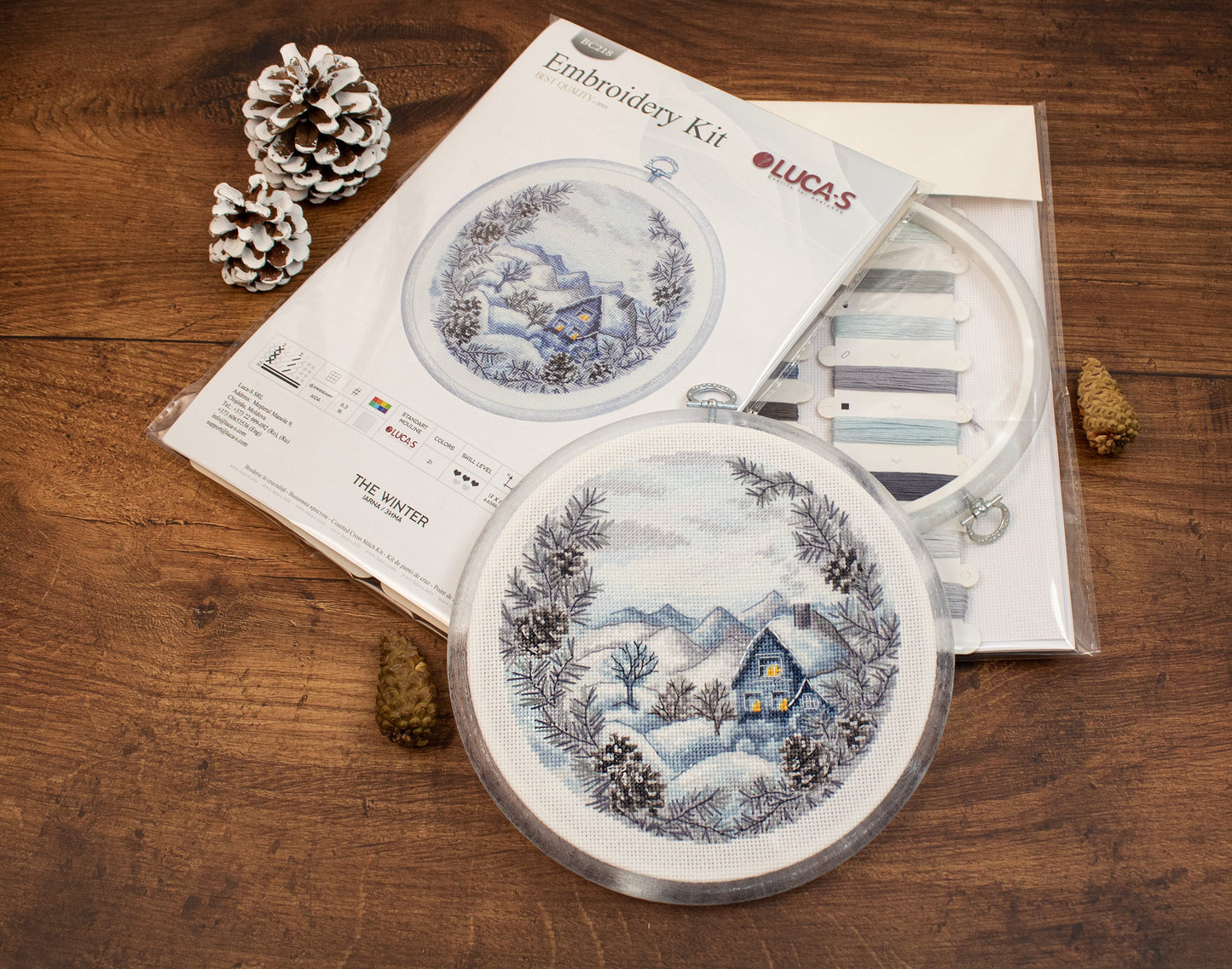 Cross stitch embroidery set with embroidery hoop included - Winter BC218