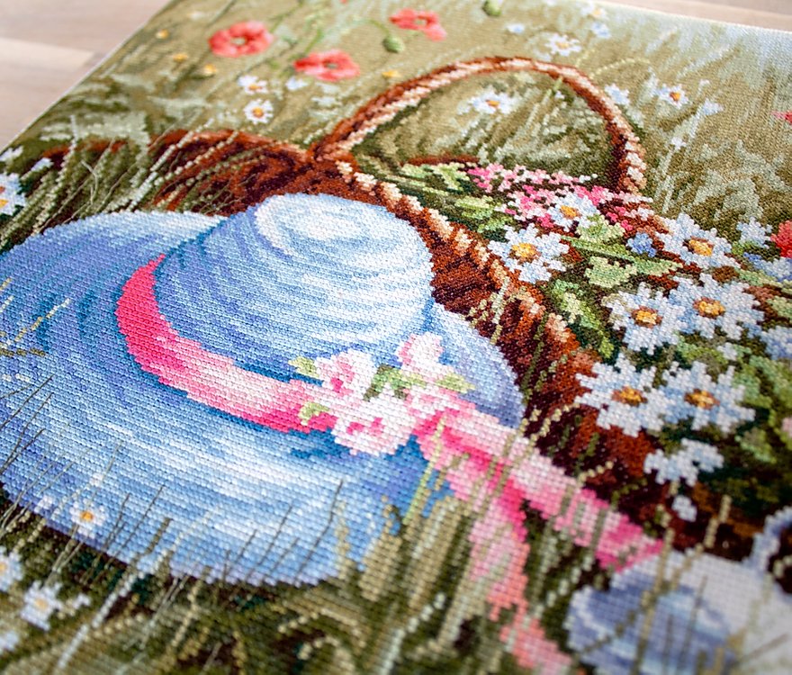 Cross stitch kit Luca-S - BU4020 Glade with poppies