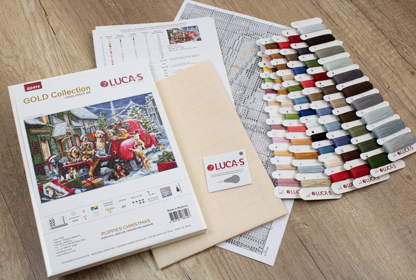 Set de brodat în cruciuliță GOLD - B2414 Crăciunul cățeilor