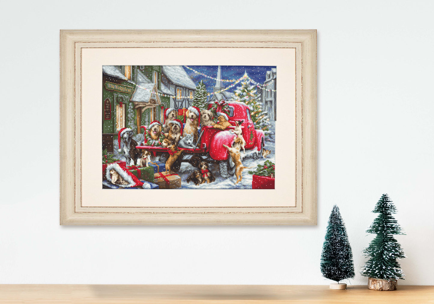 Set de brodat în cruciuliță GOLD - B2414 Crăciunul cățeilor