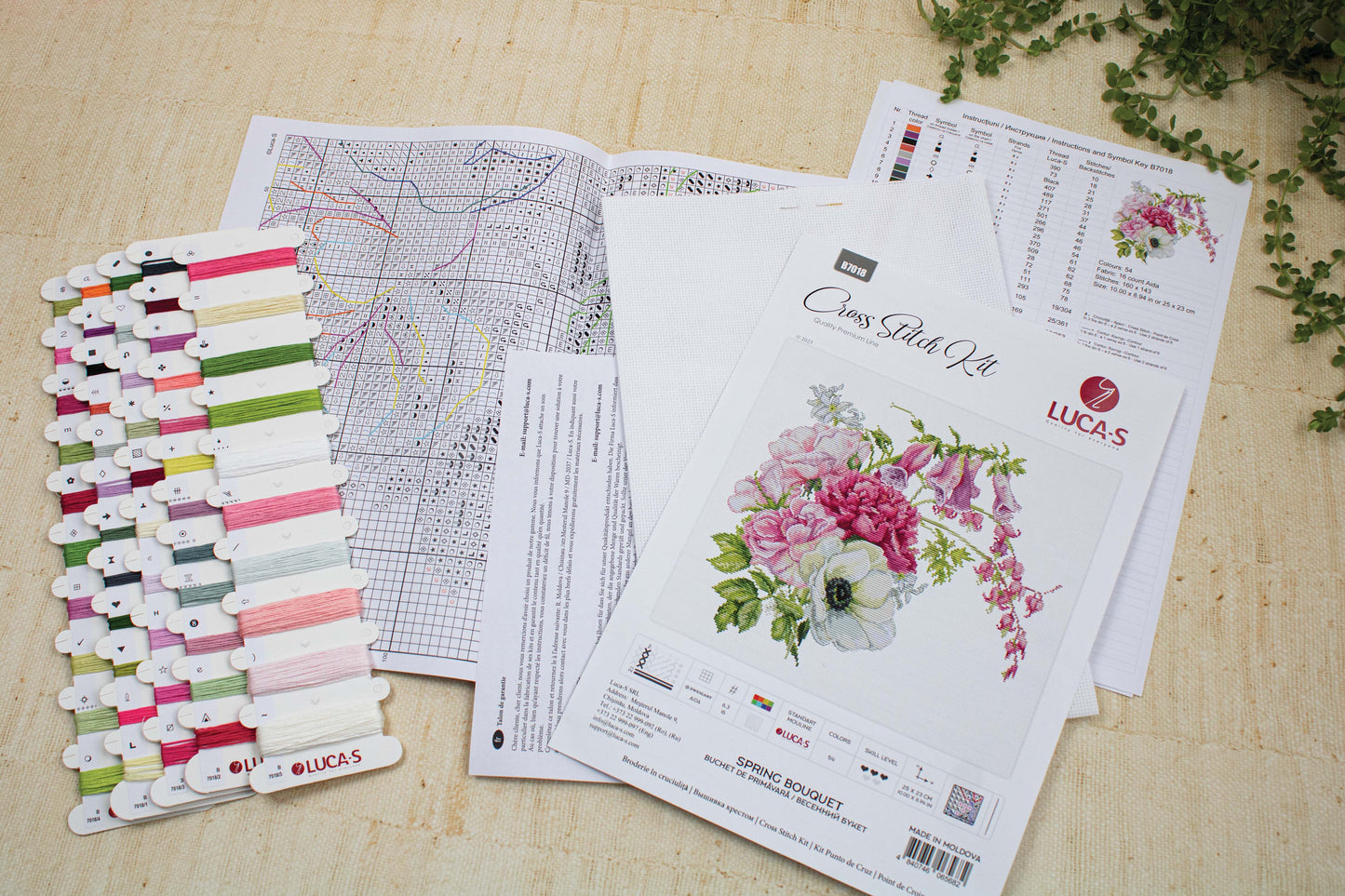 Luca-S cross stitch kit - Spring Bouquet, B7018