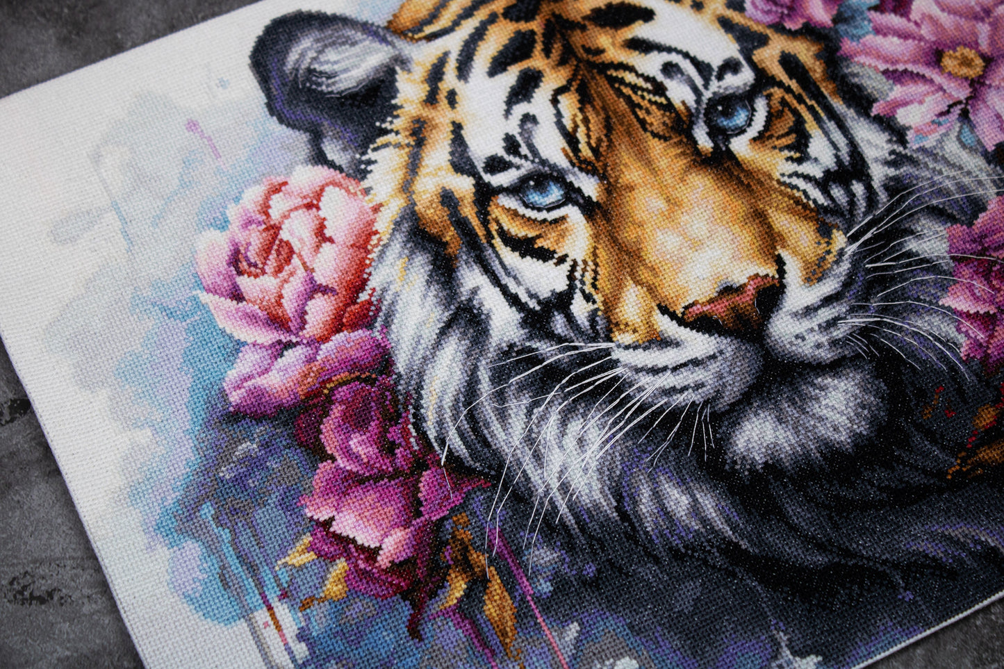 Cross stitch kit Luca-S - Wildlife BU5033