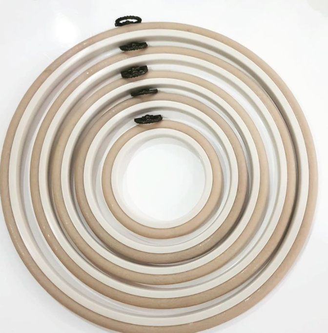 Cerc pentru Broderie Rotund de Culoarea Maro, Flexibil, 230-4