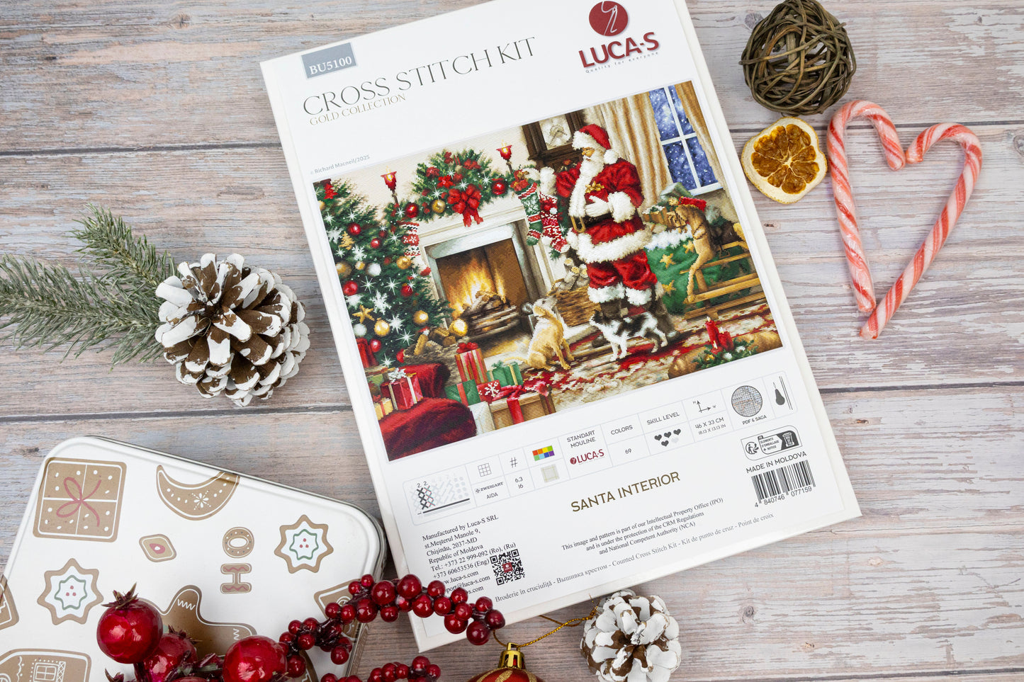 Set de brodat în cruciuliță Luca-S GOLD - Santa Interior, BU5100