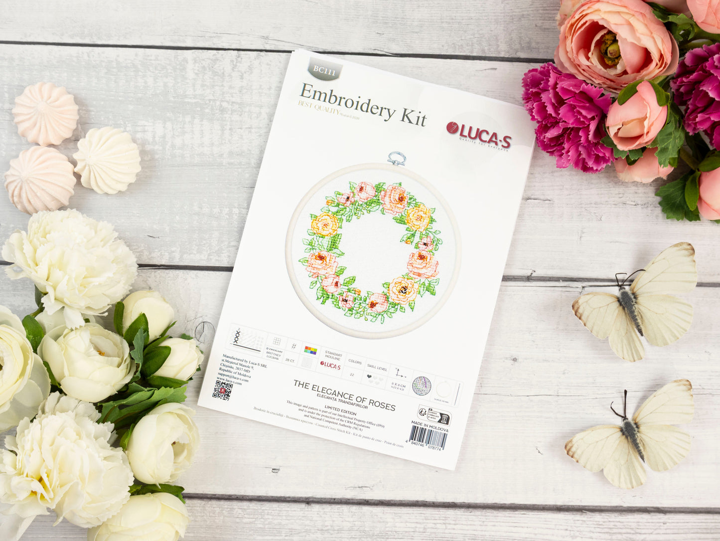Set de brodat în cruciuliță cu cercul de brodat inclus Luca-S - BC111 Eleganța Trandafirilor